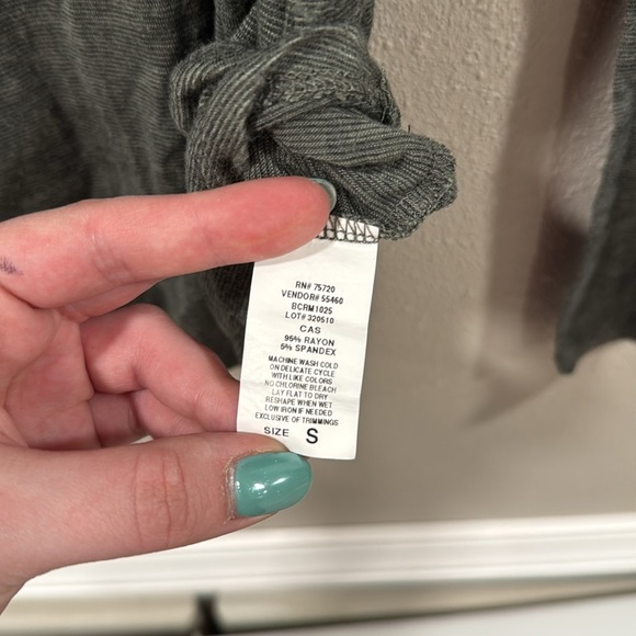 BKE core Scoop Neck T-Shirt - Picture 6 of 7